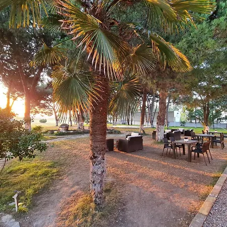 Sporkoey & Club Hotel *